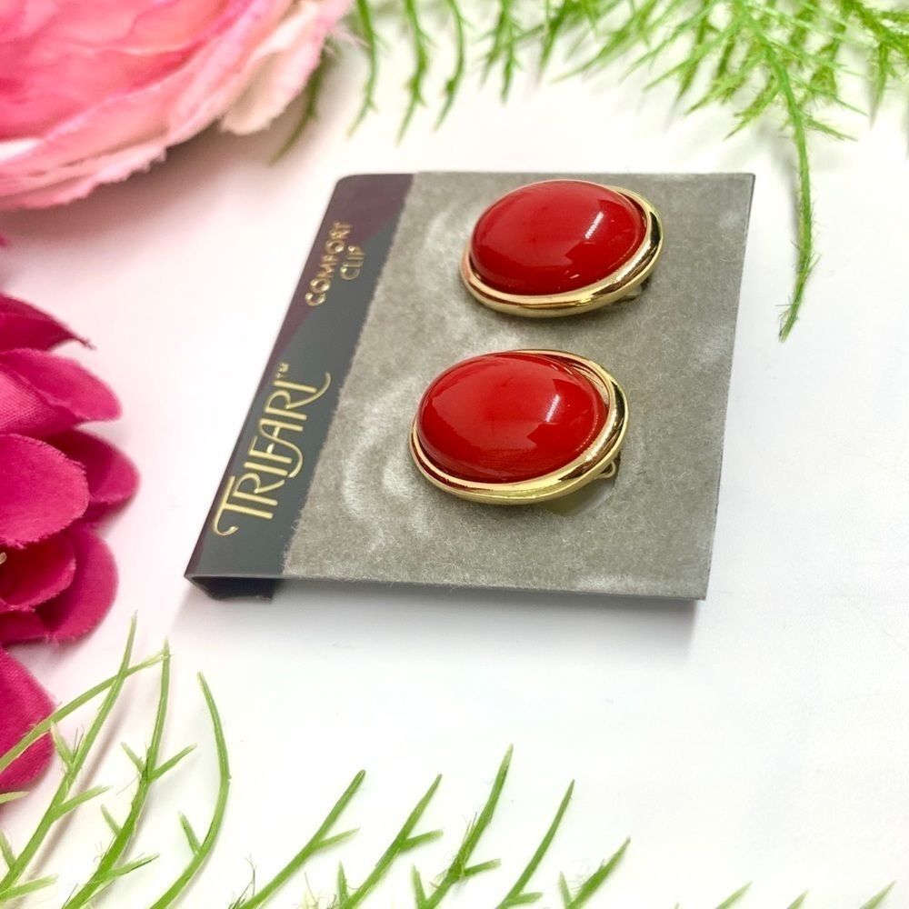 VINTAGE⚜️NWT TRIFARI Red Cabochon Clip Earrings - Picture 3 of 11